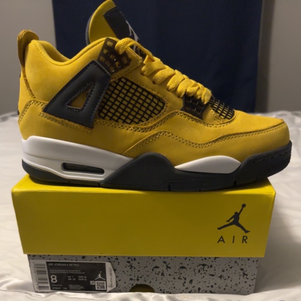 Jordan 4 Lightning